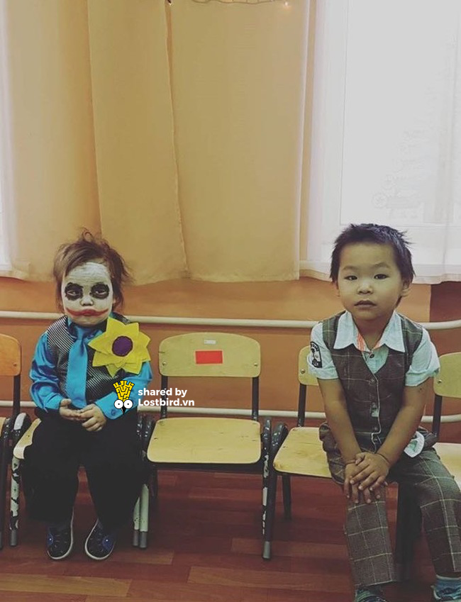 Chỉ còn ít ngày nữa là lễ hội hóa trang Halloween mới bắt đầu nhưng không khí chào đón đã cực kì náo nhiệt. Cũng như mọi năm, cư dân mạng đều hóng những màn cosplay cực chất của những cô, cậu bé.
