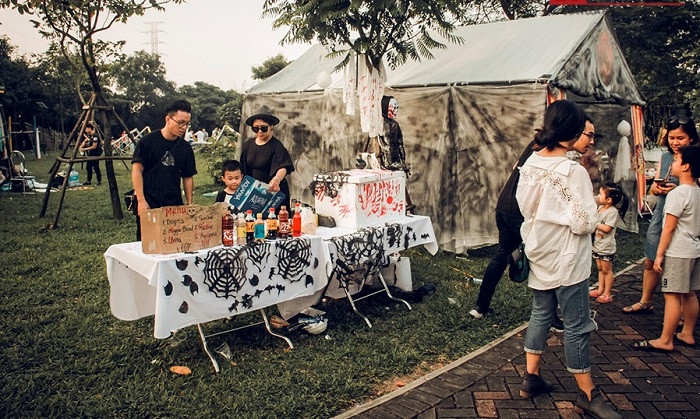 Công viên Yên Sở cũng là một địa điểm vui chơi Halloween được nhiều người yêu thích.