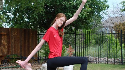 Bên cạnh đó, chiều cao cũng đem đến cho Maci không ít rắc rối như đập đầu vào cửa, va vào trần ôtô, cố gắng tìm quần áo vừa vặn.