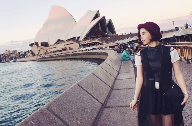 Sau khi tốt nghiệp đại học, Tina từng nộp hồ sơ vào nhiều hãng hàng không quốc tế. Trước nhiều sự lựa chọn, cô quyết định nộp hồ sơ và có duyên trở thành một thành viên của hãng hàng không quốc gia Hàn Quốc.