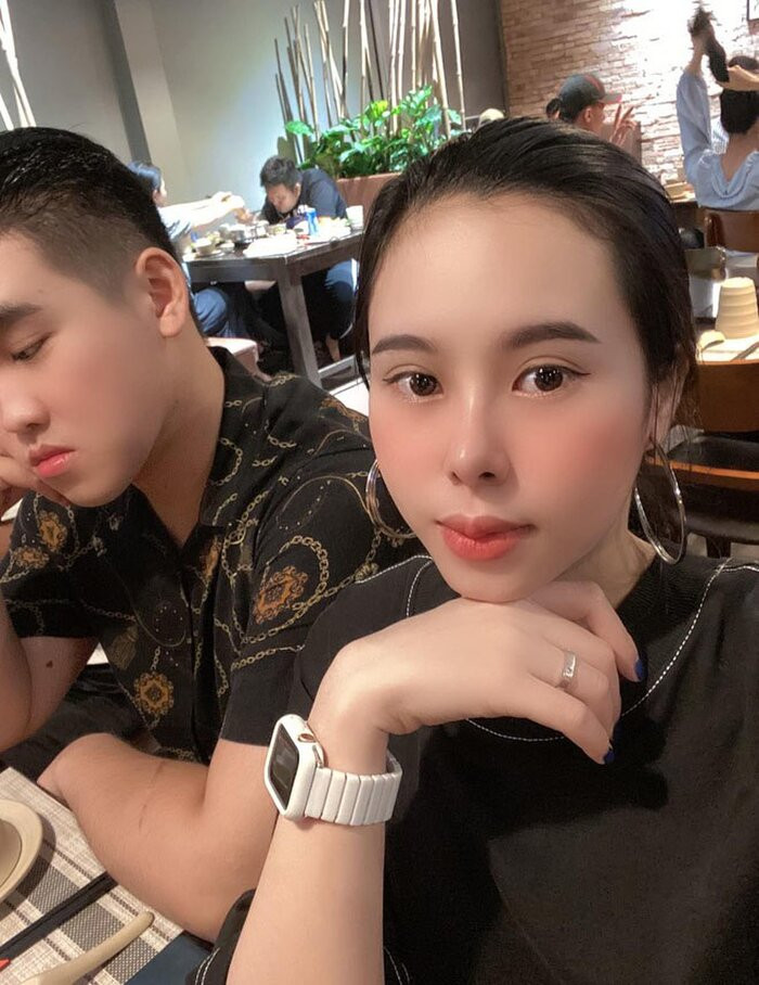 Trên trang cá nhân, cặp đôi Ngọc Ánh - Đăng Khoa vẫn thường chia sẻ những hình ảnh tình tứ, hạnh phúc bên nhau. Cả hai khiến dân tình ngưỡng mộ khi có cuộc sống sang chảnh, đi du lịch ở nhiều địa điểm nổi tiếng trong và ngoài nước.