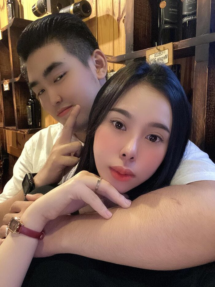 Sau hơn nửa năm gây "bão" khi tổ chức đám cưới “bạc tỷ”, cuộc sống của cặp đôi vẫn thu hút sự quan tâm của nhiều người.