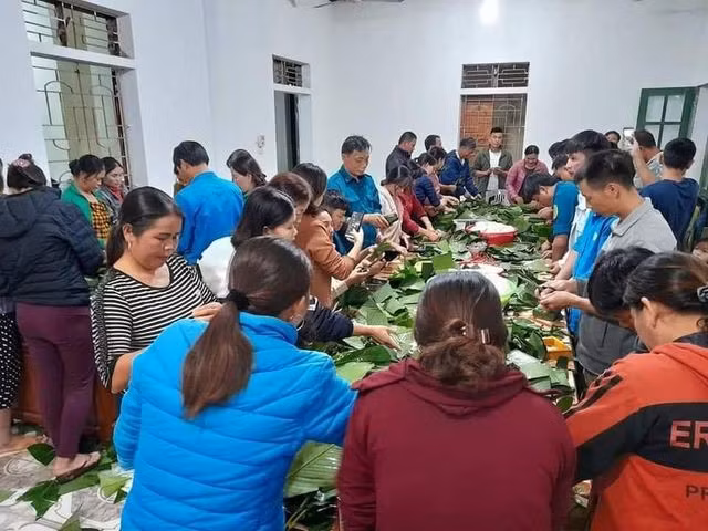 Dựa vào tình hình thực tế, ngoài mì tôm, nước sạch, thuốc thang,... thì việc tiếp tế bánh chưng là rất cần thiết và hữu dụng vì người dân có thể ăn ngay, đảm bảo no bụng và bánh bảo quản trong thời gian lâu hơn.