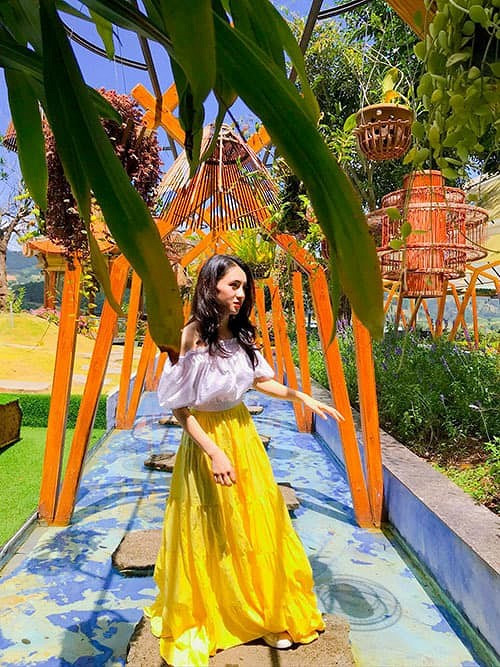 Sau quãng thời gian đi khắp nơi, diễn đủ kiểu nhìn lại thành quả của chàng "phó nháy", cô nàng chỉ biết thốt lên "Tức không nói nổi" và quyết định chia tay.