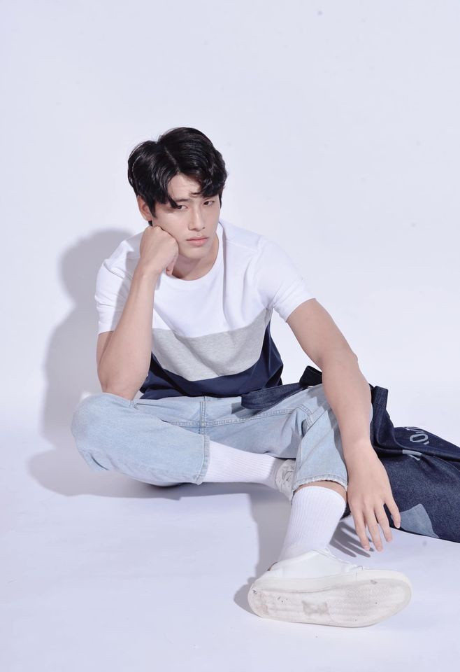 "6 tháng theo nghề, có thể thành quả mình đạt được chưa nhiều nhưng đó đều là những nỗ lực, sự học hỏi của mình theo từng ngày. Sắp tới, mình sẽ sắp xếp thời gian theo học một khóa diễn xuất để nâng cao, trau dồi khả năng của bản thân, hy vọng có thể tiến xa hơn trong tương lai", Đình Hiếu tâm sự.