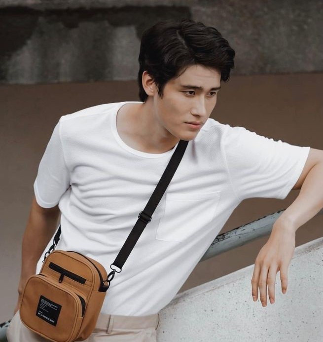 Tận dụng lợi thế chiều cao cùng gương mặt sáng, Hiếu thử sức với vai trò người mẫu, diễn viên. Cựu VĐV bóng chuyền từng xuất hiện trong một số chương trình thời trang lớn nhỏ, chụp ảnh tạp chí và làm người mẫu ảnh cho các nhãn hàng. Trong lĩnh vực diễn xuất, Hiếu đã góp mặt trong MV Sugar Baby (rapper OSAD) và gần nhất là ca khúc của Mỹ Tâm.