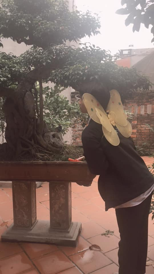 Những hình ảnh cho thấy dù sống trong thời hiện đại nhưng lúc nào Trung thu cũng là dịp để mỗi gia đình được thêm quây quần, còn học sinh được cùng nhau bày trò vui nhộn.