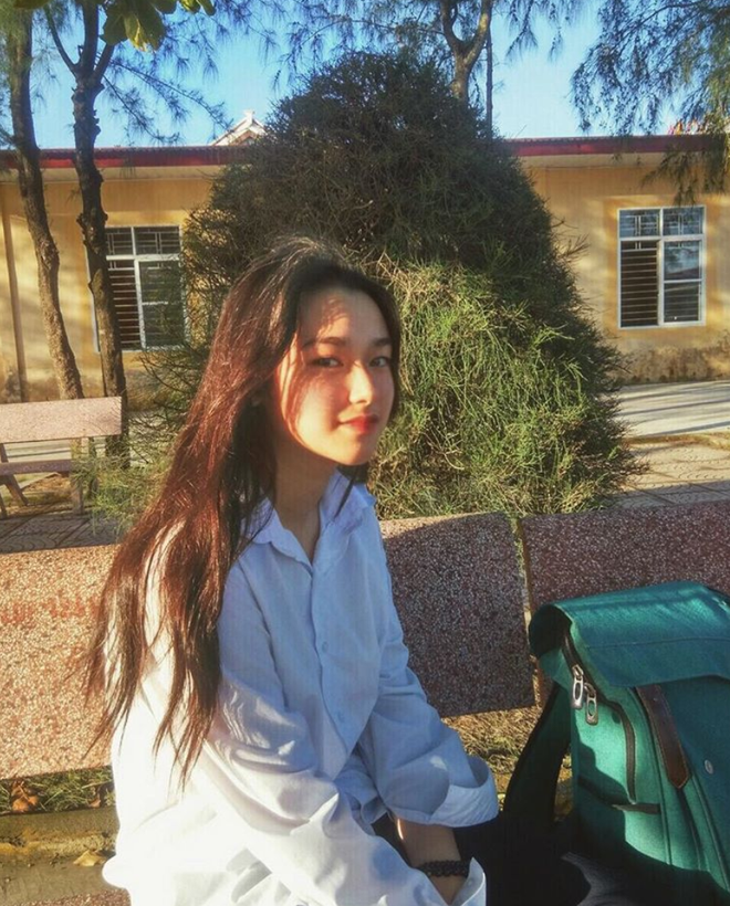 Bảo Trang hay còn biết đến với nickname Trang Gấu là cô bạn sinh năm 2002 sở hữu gương mặt xinh xắn, đáng yêu. Là một Tiktoker được nhiều người hâm mộ, Bảo Trang đã nhận về lượt thả tim khá lớn.