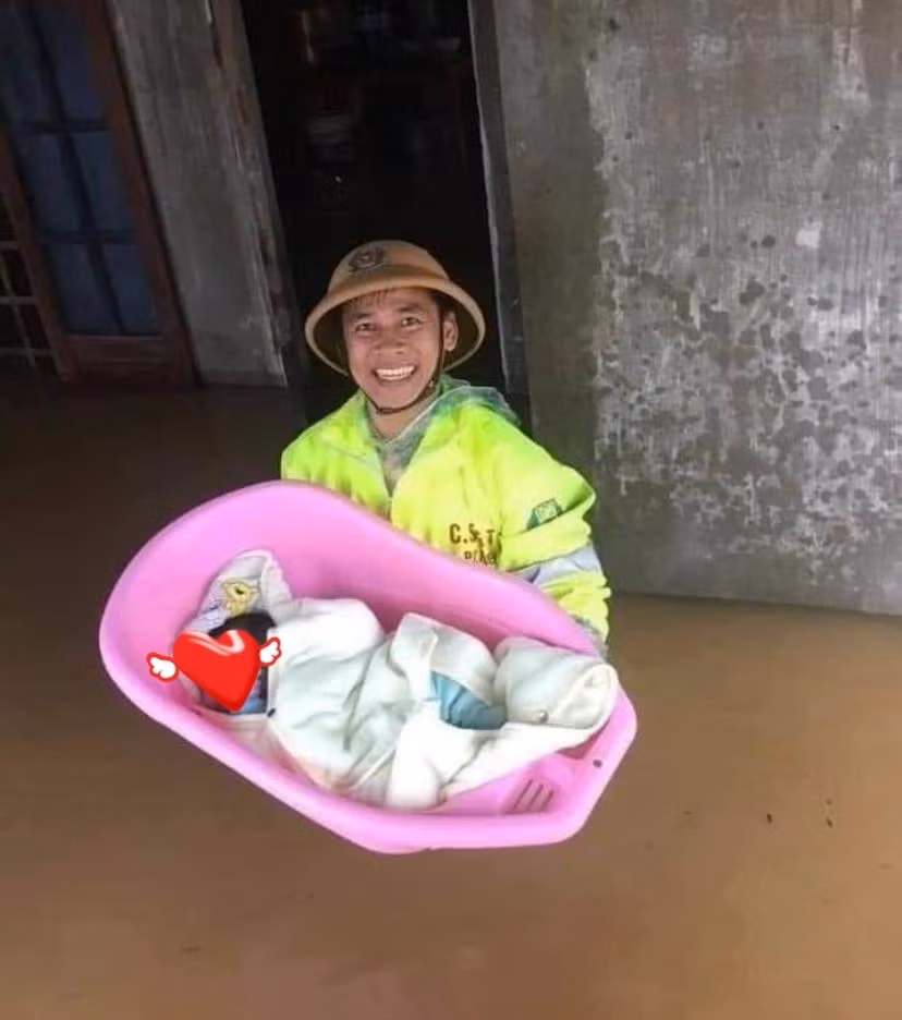 Trong số đó đã có vô số những hình ảnh đẹp được chia sẻ với tốc độ chóng mặt. Những hình ảnh này đều có mức độ yêu thích vô cùng lớn, bởi lẽ, đằng sau đó là vẻ đẹp tinh thần rất ý nghĩa.