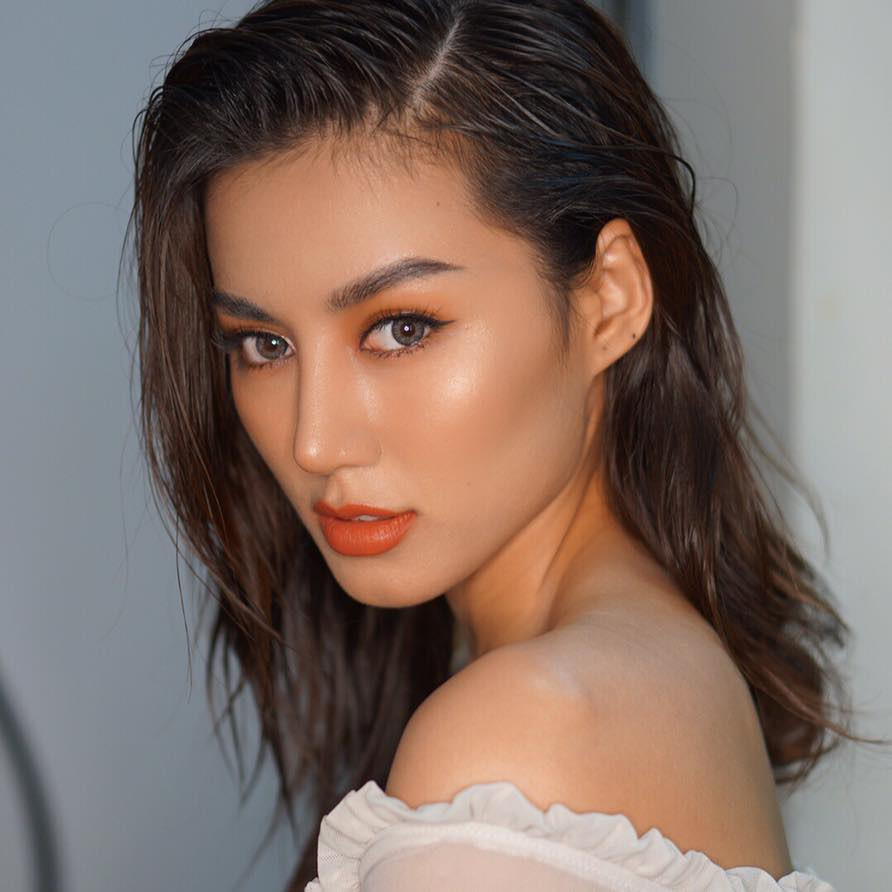 Được biết, Evy và Đạt Dope là 2 chị em ruột nên chàng rapper đã dùng luôn "của nhà trồng được" cho tiết mục của mình.