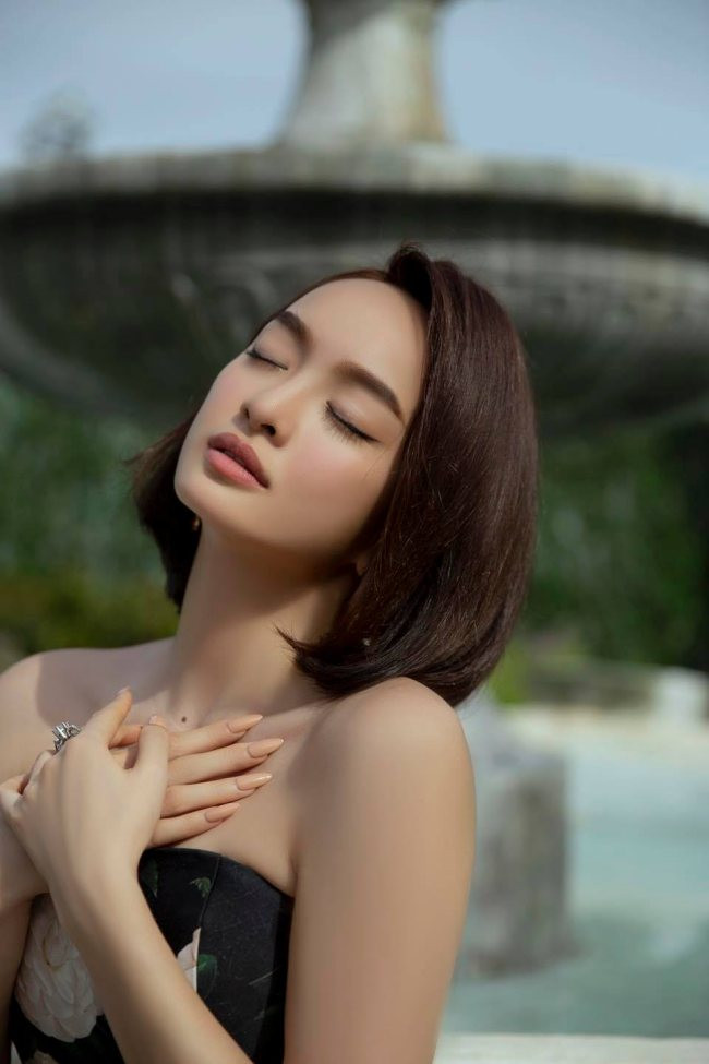 Chiều cao hạn chế nhưng Kaity Nguyễn vẫn không lu mờ nhờ hình thể khá chuẩn. Cô từng tiết lộ giảm được 9kg trong thời gian ngắn nhưng không mất đi vẻ đẹp mơn mởn của độ tuổi dậy thì. Sau giảm cân, cô duy trì chế độ ăn uống/tập luyện ở phong độ ổn định để cơ thể săn chắc.