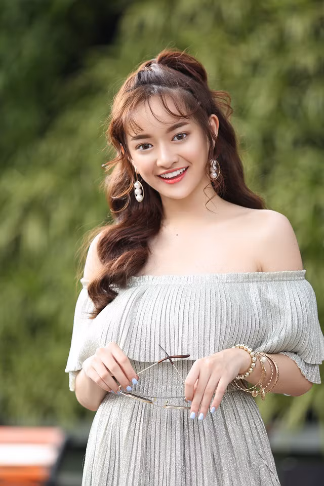 Ngoài ra, cô thường livestream nói chuyện với người hâm mộ trong lúc ăn salat để giúp bản thân quên đi cơm thèm ăn các món yêu thích. Trong mỗi thời điểm, Kaity sẽ áp dụng chế độ giảm cân khác nhau. Khi cô thực hiện ăn Eat Clean, khi dùng biện pháp detox bằng sinh tố uống cho một liệu trình.