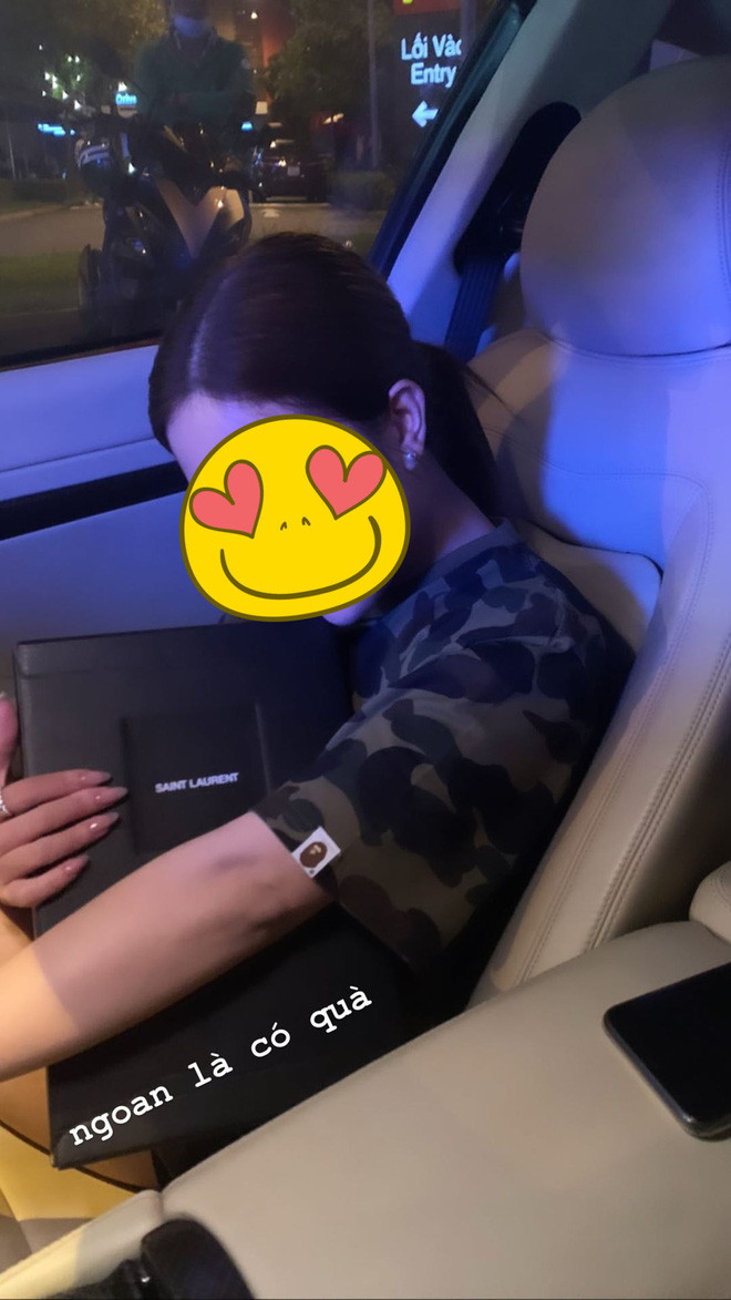 Chẳng cần lễ Tết hay ngày kỉ niệm gì đặc biệt, CEO trẻ tuổi có thể tặng quà cho bạn gái bất cứ lúc nào.