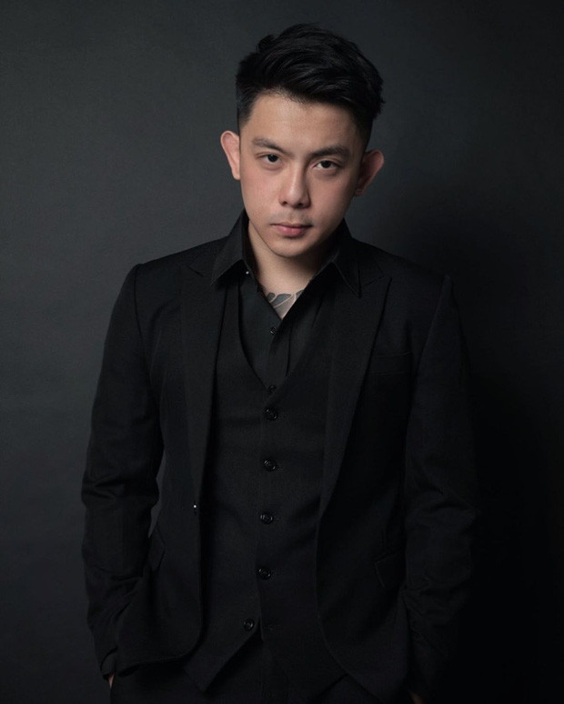 Mới đây chàng giám đốc trẻ lại khiến cánh chị em một phen ghen tị khi nhắn tin cho người yêu là: "Em thích không, anh đặt cho em cái (iPhone 12) Pro Max nha".