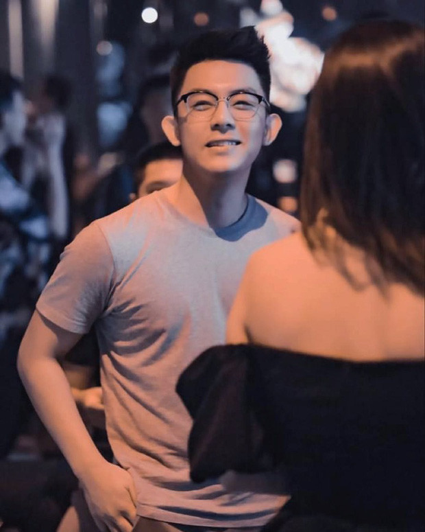 Được biết, Đông Khuê là con trai của đạo diễn Tống Thành Vinh. Hiện tại, anh chàng đang là CEO của một công ty truyền thông kiêm founder của một nhà hàng - quán bar sang trọng.