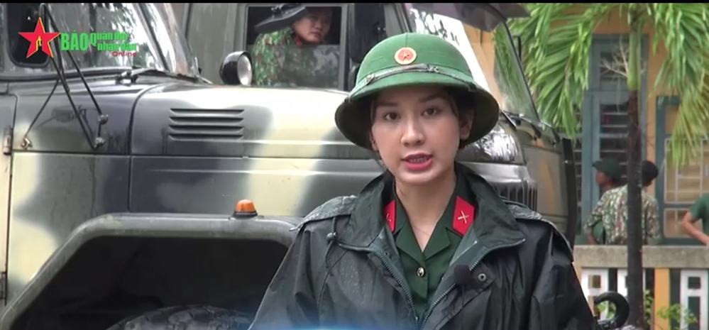 Dù bản tin khá ngắn, thời lượng lên sóng không nhiều nhưng ai cũng phải trầm trồ trước ngoại hình nổi bật của nữ MC xinh đẹp này.