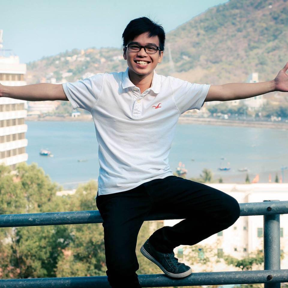 Trên mạng xã hội mấy ngày nay dân tình đang chia sẻ rầm rộ bộ tranh phác họa lũ lụt miền Trung của tác giả Đan Độc Đáo, tên thật Nguyễn Đạo Nhất Đan sinh năm 1993, sống tại TP.HCM.