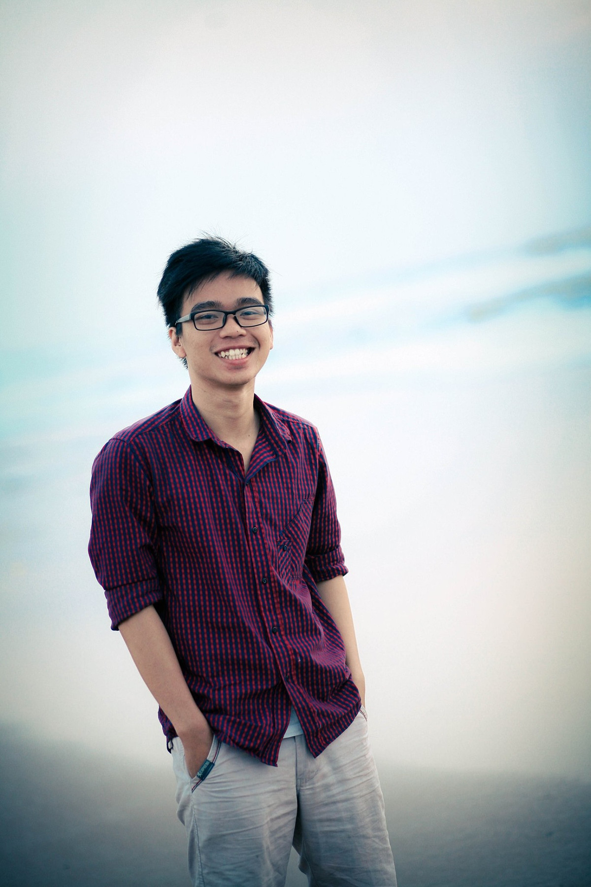 Nhất Đan là người Quảng Trị, sinh ra và lớn lên tại đây. Khi thấy quê hương mình chịu cảnh lũ lụt và biết những khó khăn chồng chất nên anh đã vẽ tranh nói về những mất mát, tang thương mà miền Trung đang phải gánh chịu, kêu gọi mọi người cùng hỗ trợ.