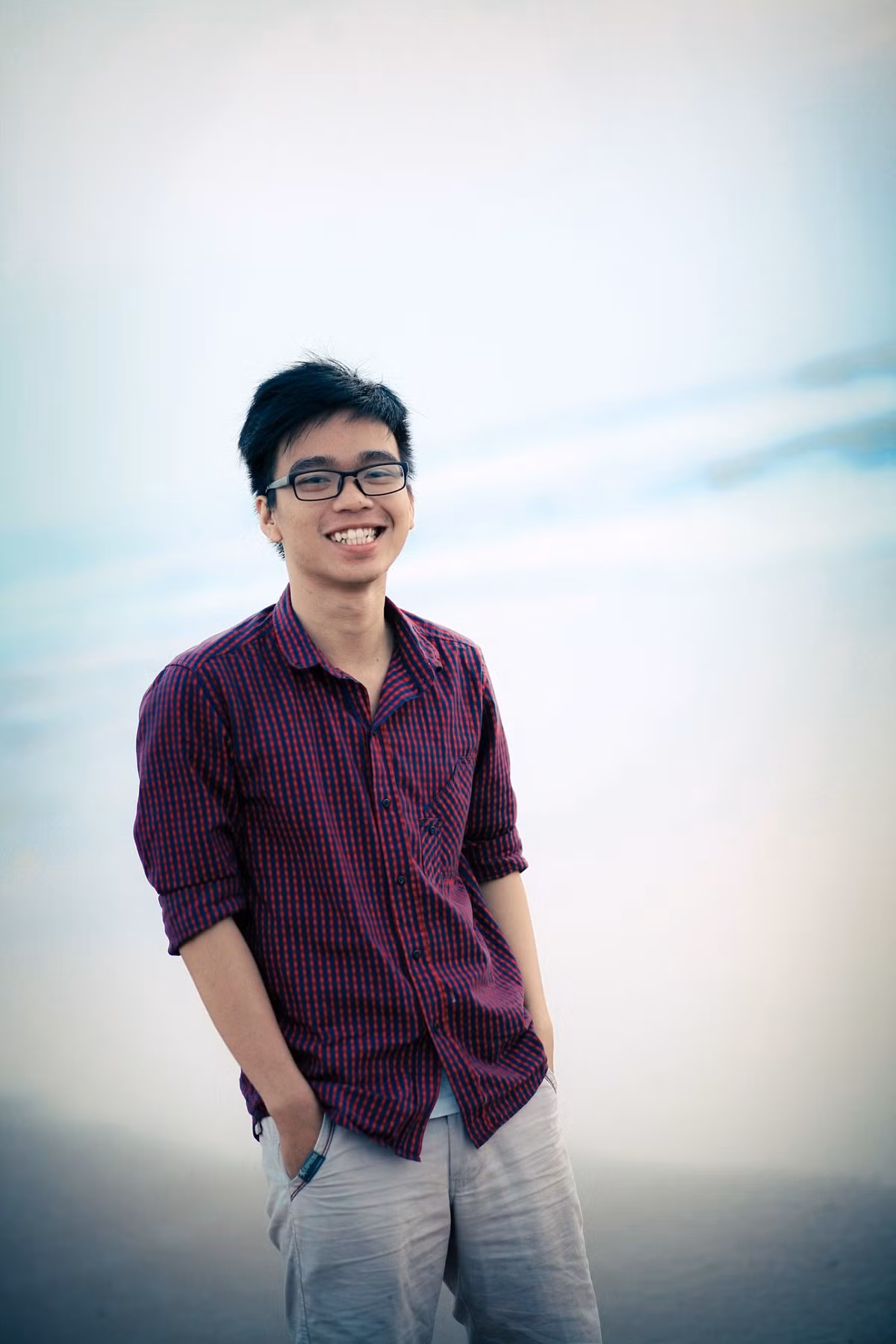 Nhất Đan là người Quảng Trị, sinh ra và lớn lên tại đây. Khi thấy quê hương mình chịu cảnh lũ lụt và biết những khó khăn chồng chất nên anh đã vẽ tranh nói về những mất mát, tang thương mà miền Trung đang phải gánh chịu, kêu gọi mọi người cùng hỗ trợ.