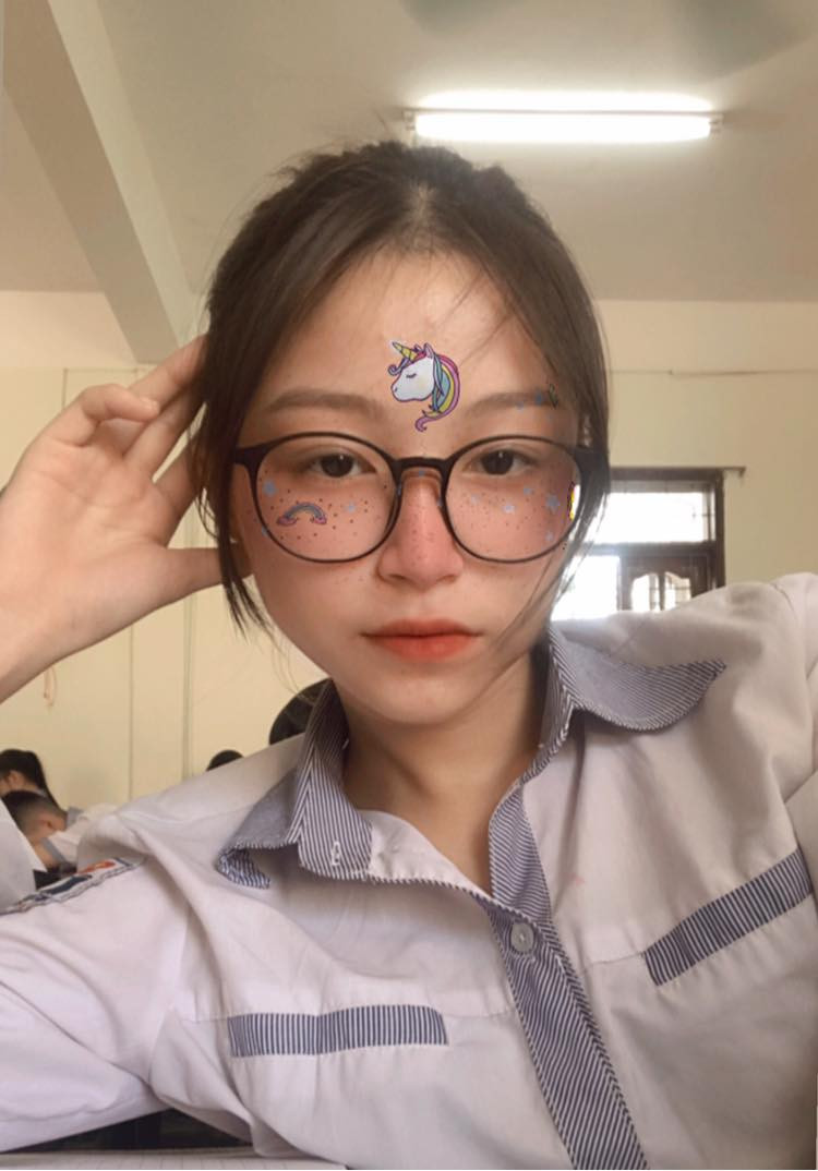 Thúy Hằng luôn nhìn nhận mọi việc với thái độ lạc quan, vui vẻ, chỉ cần bản thân cảm thấy đúng đắn thì sẽ thực hiện.