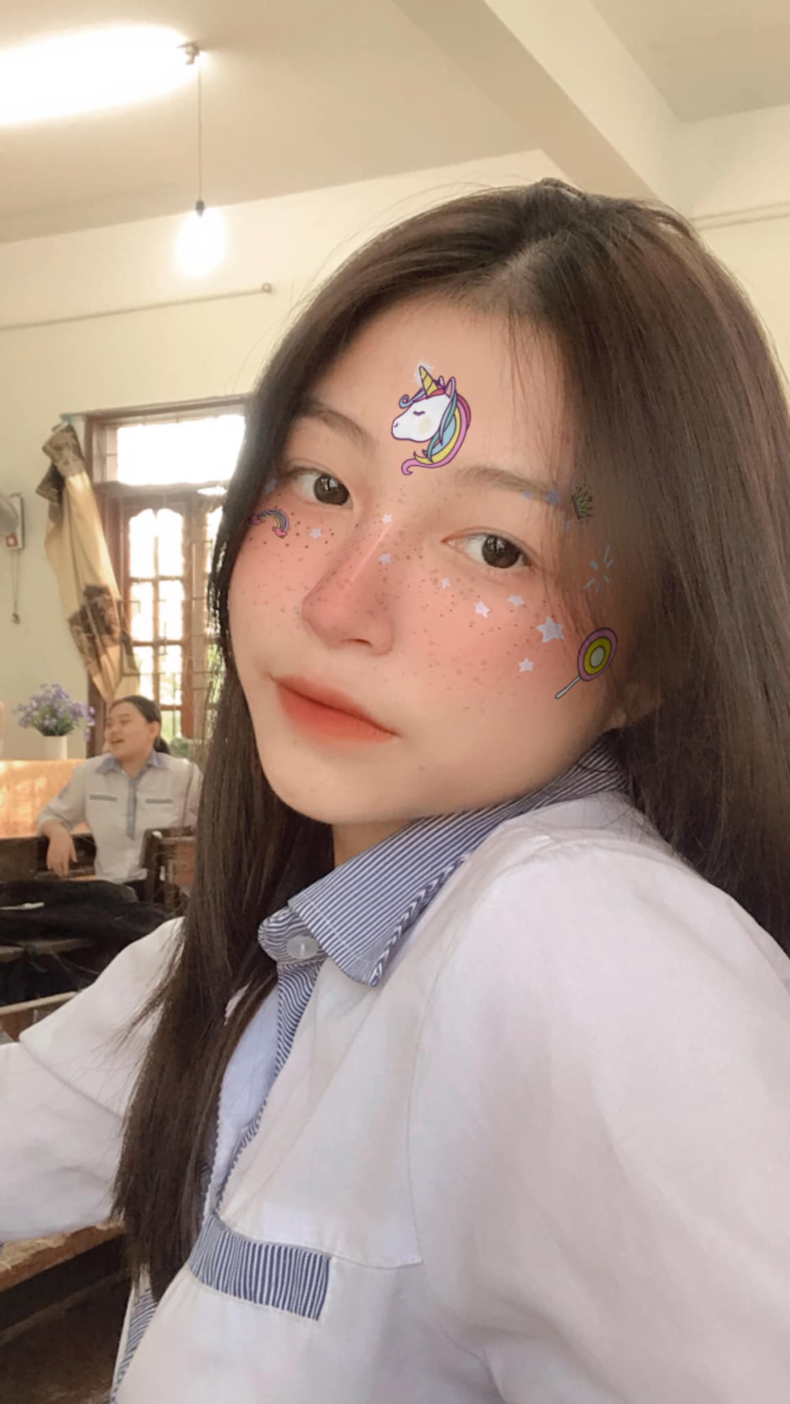 Với gương mặt mộc hiện tại, nữ sinh này được dân mạng khen ngợi xinh đẹp không khác gì hot girl.