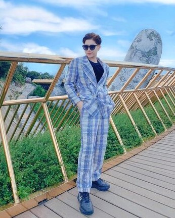 Ngoài công việc kinh doanh, Ngọc Sơn cũng thể hiện tài năng ca hát, đóng TVC,… như một thú vui trong cuộc sống. Sở hữu diện mạo điển trai, tài giỏi là thế nhưng chàng hotboy sinh năm 1993 vẫn chưa có người yêu mà chỉ thích chú tâm vào công việc, kiếm tiền. Thời gian rảnh rỗi, Ngọc Sơn thích đi du lịch nghỉ dưỡng ở khắp nơi, mua sắm, check in tại nhiều địa điểm khác nhau trên thế giới.