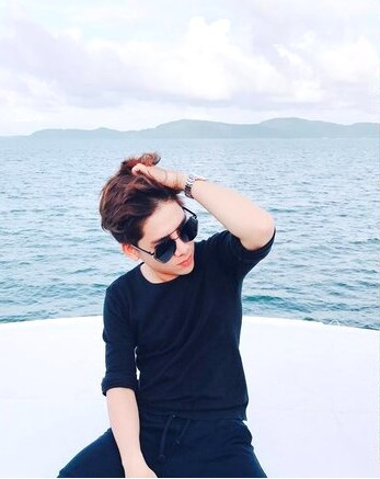 Cụ thể giờ đây, Trương Ngọc Sơn đang đảm nhiệm vai trò Giám đốc điều hành của một thẩm mỹ viện lớn tại Cần Thơ. Đồng thời, anh chàng còn kiêm luôn chức vụ CEO và sáng tạo ra một nhãn hàng mỹ phẩm cao cấp sử dụng công nghệ Hàn Quốc và Hoa Kỳ, được đông đảo giới trẻ biết đến và yêu thích sử dụng.