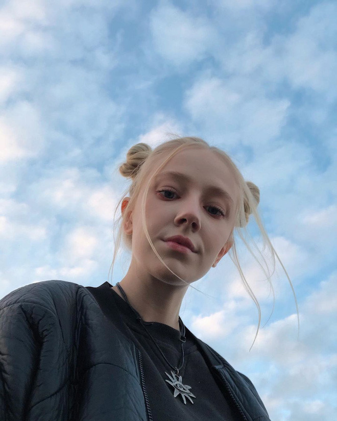 Cô bé 14 tuổi năm nào nay đã trở thành một cô gái 20 tuổi chững chạc và độc lập.