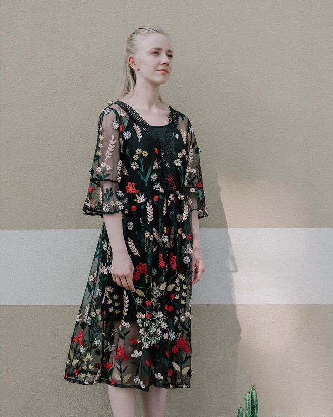 Ngoài công việc vũ công ballet, cô cũng được mời làm mẫu ảnh cho nhiều nhãn hàng.