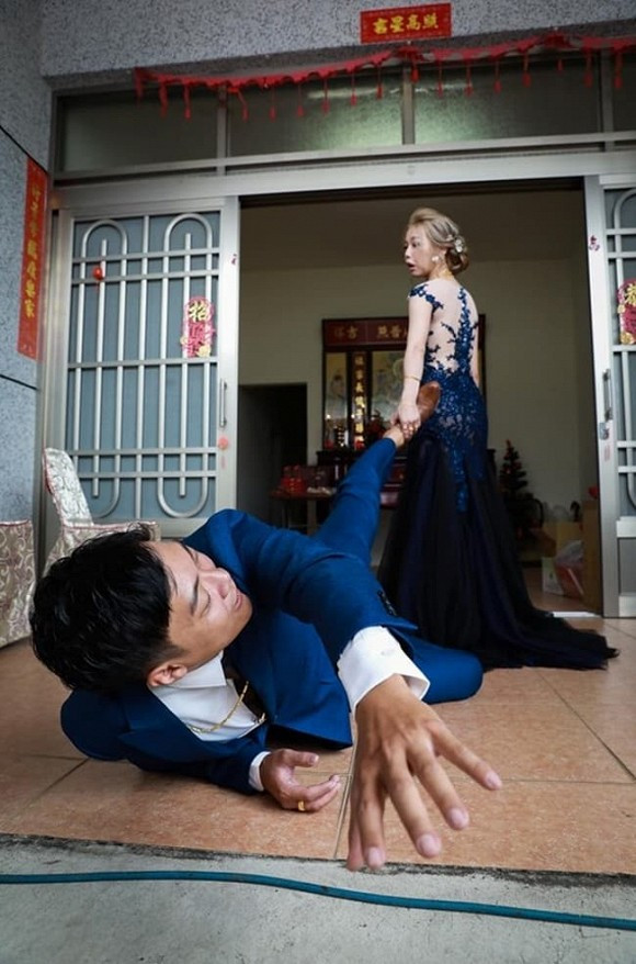 Sau khi bộ ảnh được đăng tải lên MXH, chưa đến 3 tiếng đã có hơn 10 nghìn cư dân mạng đã tán dương khả năng sáng tạo vượt bậc của cặp đôi, bộ ảnh vừa hài hước vừa gây ấn tượng mạnh cho người xem.