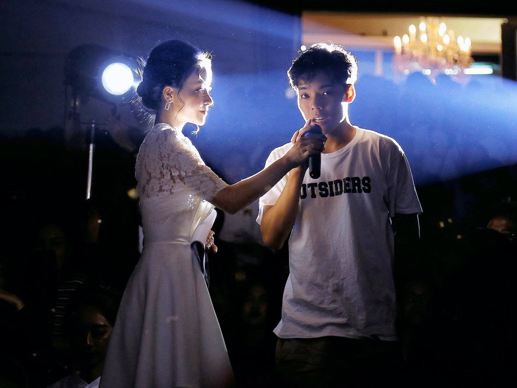 Nàng MC trẻ kể từng xin rút khỏi CLB vì cảm giác lạc lõng do chính mình tự tạo ra. Song cảm xúc đó dần biến mất khi được Ban chủ nhiệm giúp đỡ, hỗ trợ cô dần mở lòng, hòa đồng với mọi người.