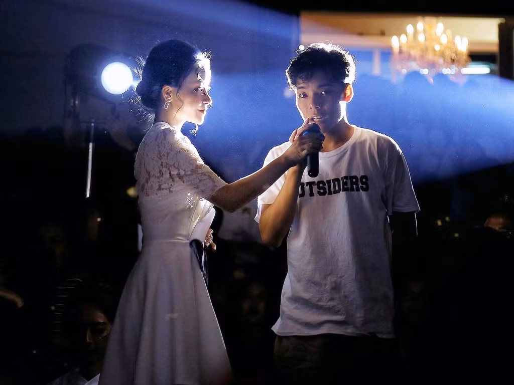 Nàng MC trẻ kể từng xin rút khỏi CLB vì cảm giác lạc lõng do chính mình tự tạo ra. Song cảm xúc đó dần biến mất khi được Ban chủ nhiệm giúp đỡ, hỗ trợ cô dần mở lòng, hòa đồng với mọi người.