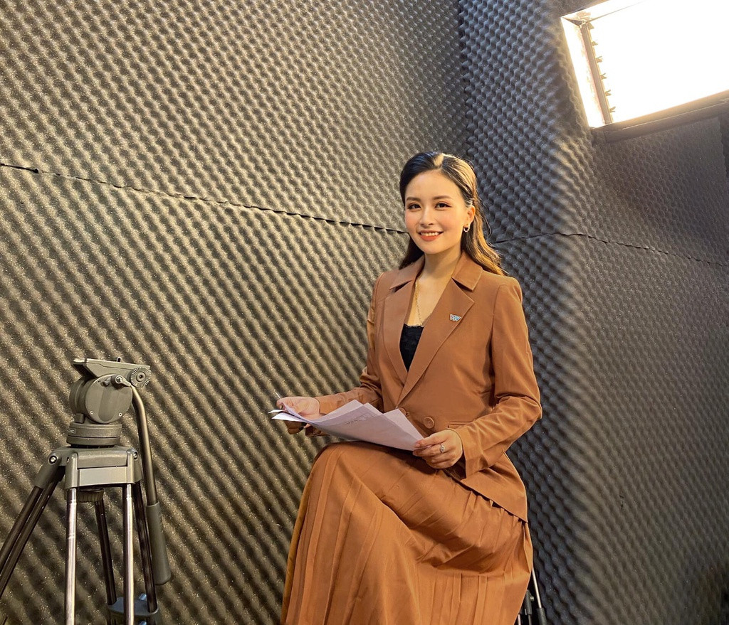 Trong cuộc trò chuyện với Zing, Mộc Miên có nhiều chia sẻ về hành trình chinh phục đam mê dẫn chương trình, những khó khăn cũng như thành quả cô đã đạt được sau những năm làm nghề.