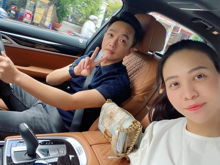 Dù là "mẹ bỉm sữa" nhưng Đàm Thu Trang luôn thể hiện thần thái sang chảnh hết cỡ.