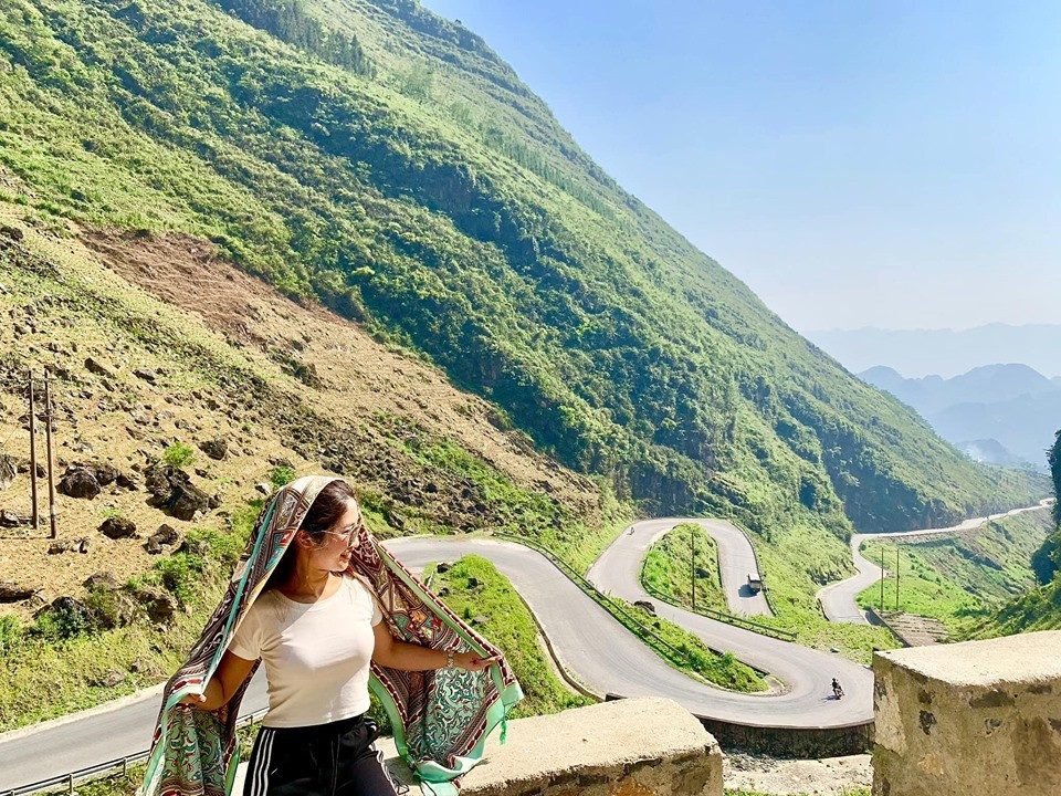 Khác với Mù Cang Chải hay Sa Pa, Hoàng Su Phì nổi bật với những thung lũng lúa chín trải dài bất tận dưới chân dãy Hoàng Liên, ruộng bậc thang ở Hoàng Su Phì cheo leo, nằm vắt vẻo trên những sườn núi dốc đứng.