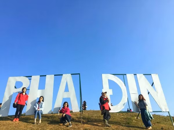 Đèo Pha Đin cũng được mệnh danh là tứ đại đỉnh đèo của vùng núi phía Bắc bên cạnh đèo Ô Quy Hồ, Mã Pí Lèng, Khau Phạ.