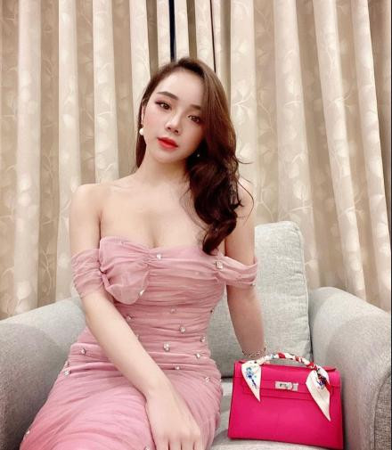 Dân mạng không thể nhận ra cô nàng hot girl ngủ gật năm nào, giờ đây Nhã Tiên đã sở hữu phong cách quyến rũ.
