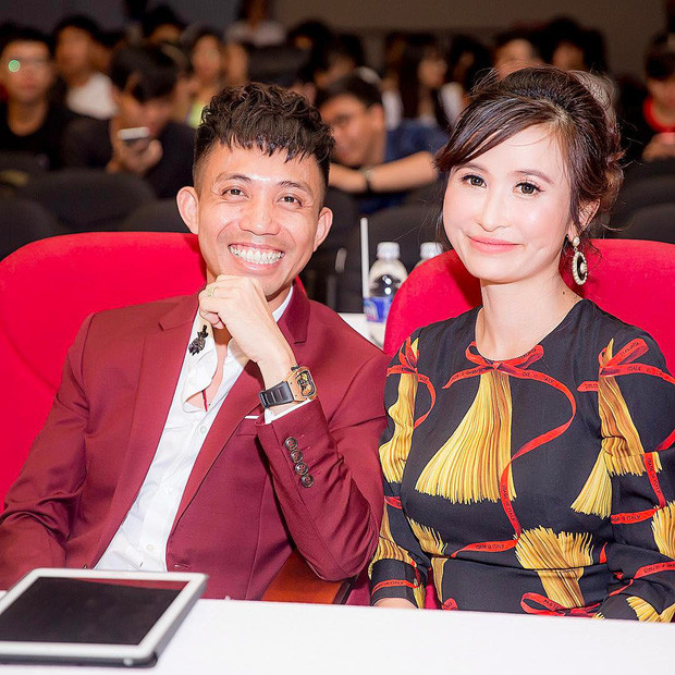 Tuy nhiên, ở một số tấm ảnh khác, cô nàng lại có làn da rất sáng khoẻ thậm chí còn căng bóng.