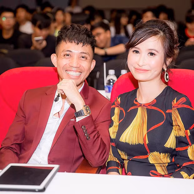 Tuy nhiên, ở một số tấm ảnh khác, cô nàng lại có làn da rất sáng khoẻ thậm chí còn căng bóng.