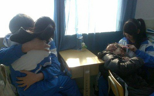 Yêu đương đúng là việc của hai người nhưng cả hai nên xem xét làm sao các hành động của mình không bị kém duyên, chịu lời lên án từ những người chứng kiến.