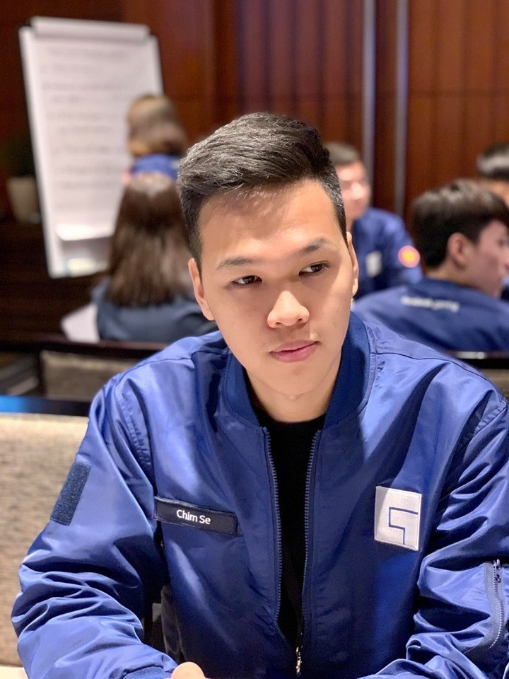 Chim sẻ cũng là game thủ AOE giàu thành tích nhất tại Việt Nam, đồng thời là streamer có lượng người xem cao nhất thế giới trong một trận đấu của một nền tảng stream game.