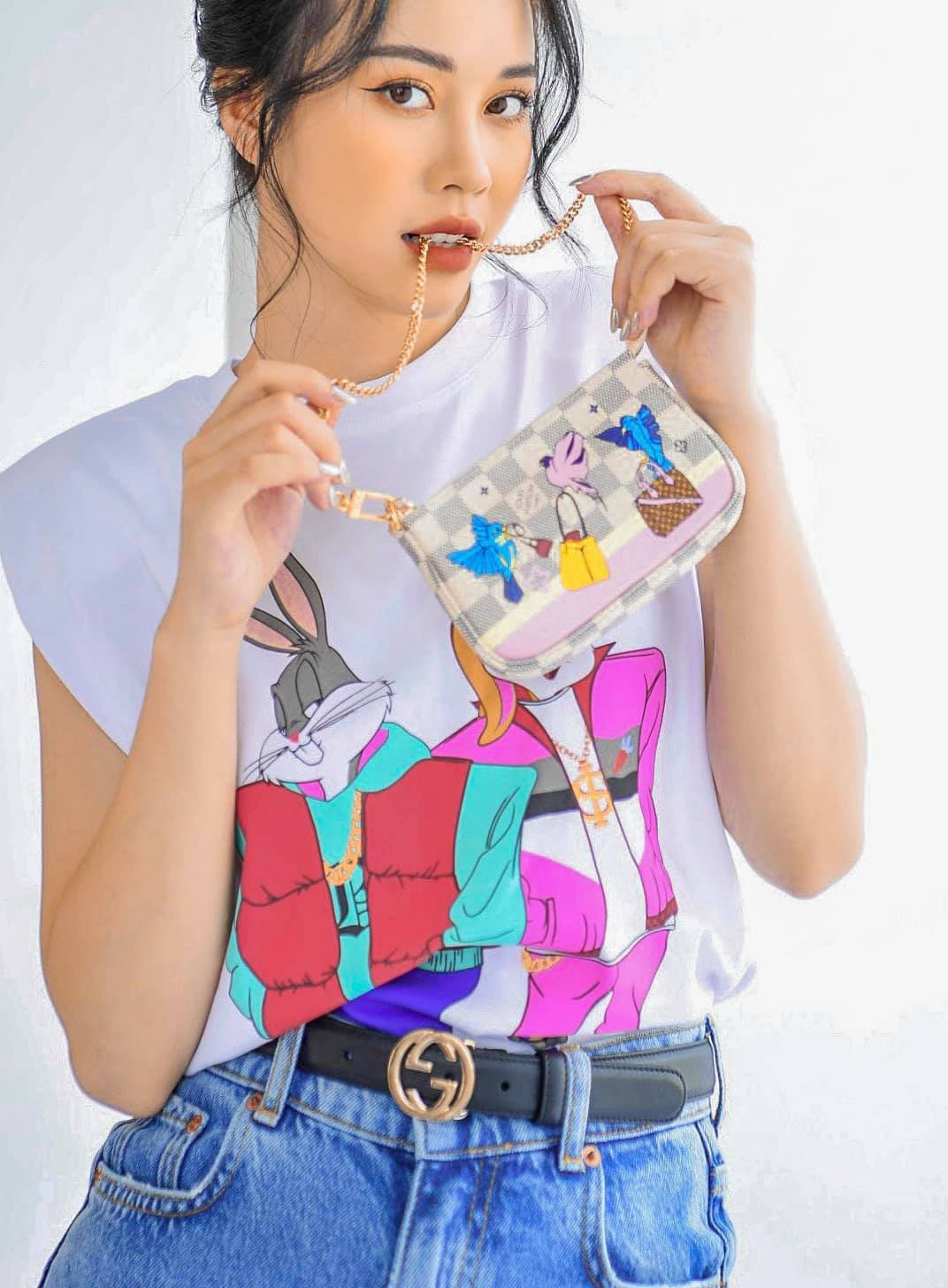 Cận gương mặt xinh đẹp của MC Mai Phương được khán giả khen ngợi đẹp nhất nhì VTV6. Cô sở hữu nhan sắc ngọt ngào, trong sáng "chuẩn Hoa hậu".