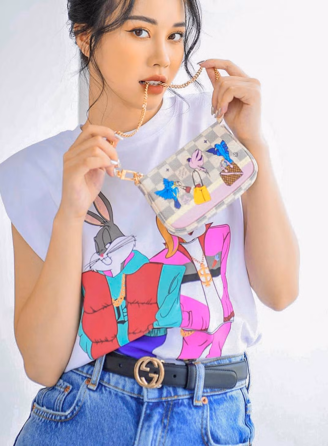 Cận gương mặt xinh đẹp của MC Mai Phương được khán giả khen ngợi đẹp nhất nhì VTV6. Cô sở hữu nhan sắc ngọt ngào, trong sáng "chuẩn Hoa hậu".