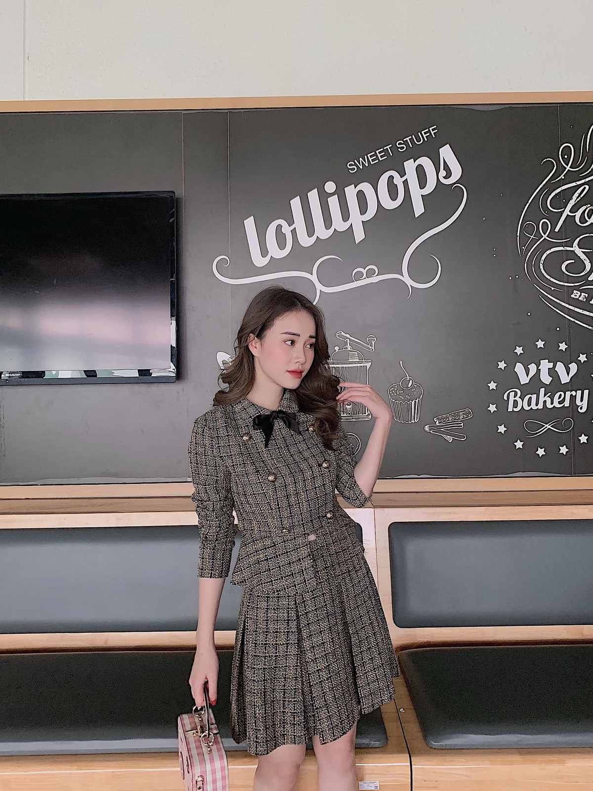 Họ cho rằng nữ MC sở hữu nhan sắc phù hợp với các cuộc thi sắc đẹp.