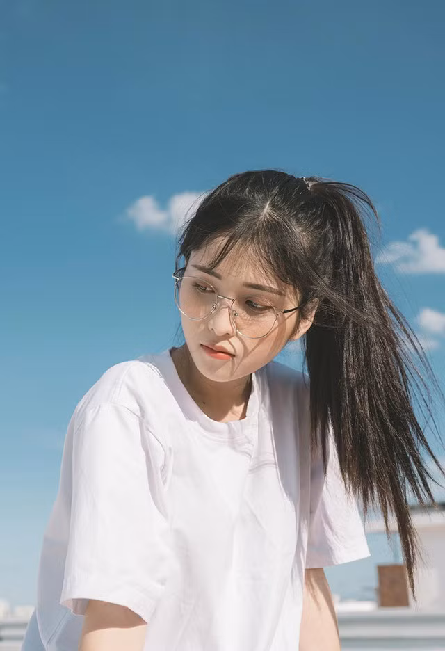 Huỳnh Thư hiện đang học tại trường Đại học Luật TP.HCM, chuyên ngành Luật hình sự.