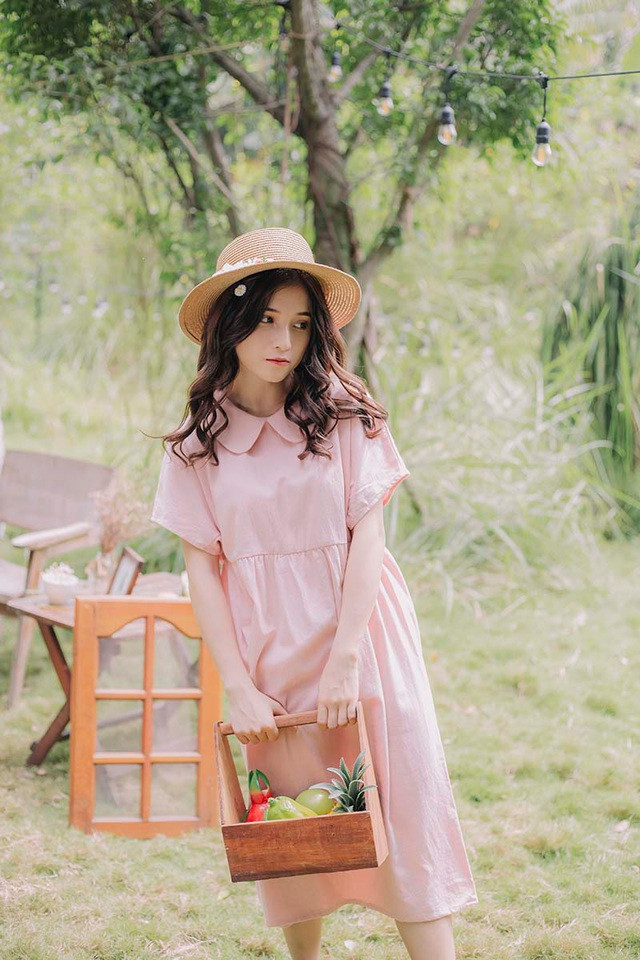 Huỳnh Thư chia sẻ rằng, mẫu người yêu lý tưởng của bản thân đó là người lạnh lùng, ít nói nhưng biết quan tâm, có gu ăn mặc, âm nhạc và trên hết là biết nấu ăn, chung tình.