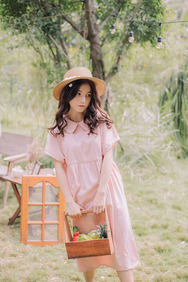 Huỳnh Thư chia sẻ rằng, mẫu người yêu lý tưởng của bản thân đó là người lạnh lùng, ít nói nhưng biết quan tâm, có gu ăn mặc, âm nhạc và trên hết là biết nấu ăn, chung tình.