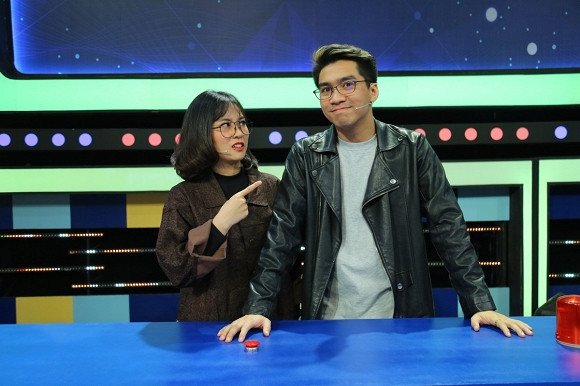 Ở những câu sau đó, Pew Pew vẫn lặp lại điệp khúc: ''Ôi, tại sao, tại sao…'' khiến khán giả cảm thấy bị nhàm.