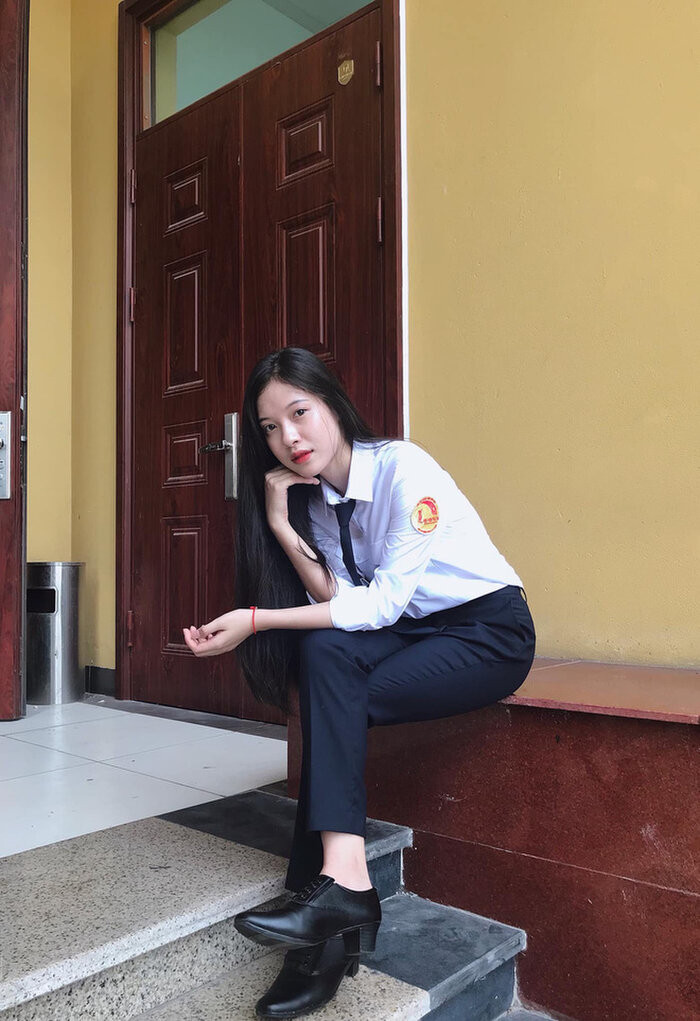 Hiện 9X là sinh viên năm 3 của Học viện Tòa án. Nữ sinh cho biết đến với ngành học này là vì cái duyên.