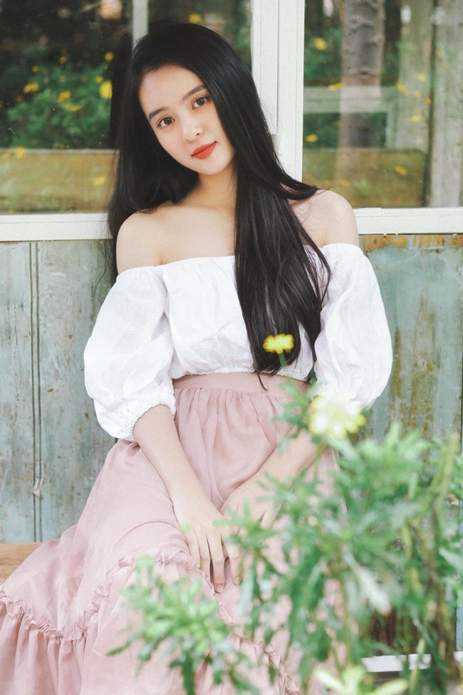 Cô nữ sinh 2000 vẫn được so sánh với Lưu Diệc Phi vì nét ngoại hình tương đồng.